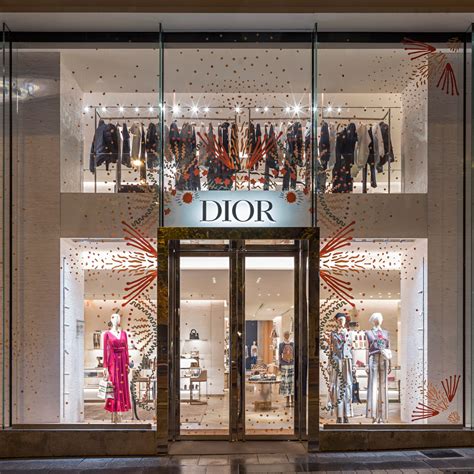 vitrine dior paris|galerie Dior Paris.